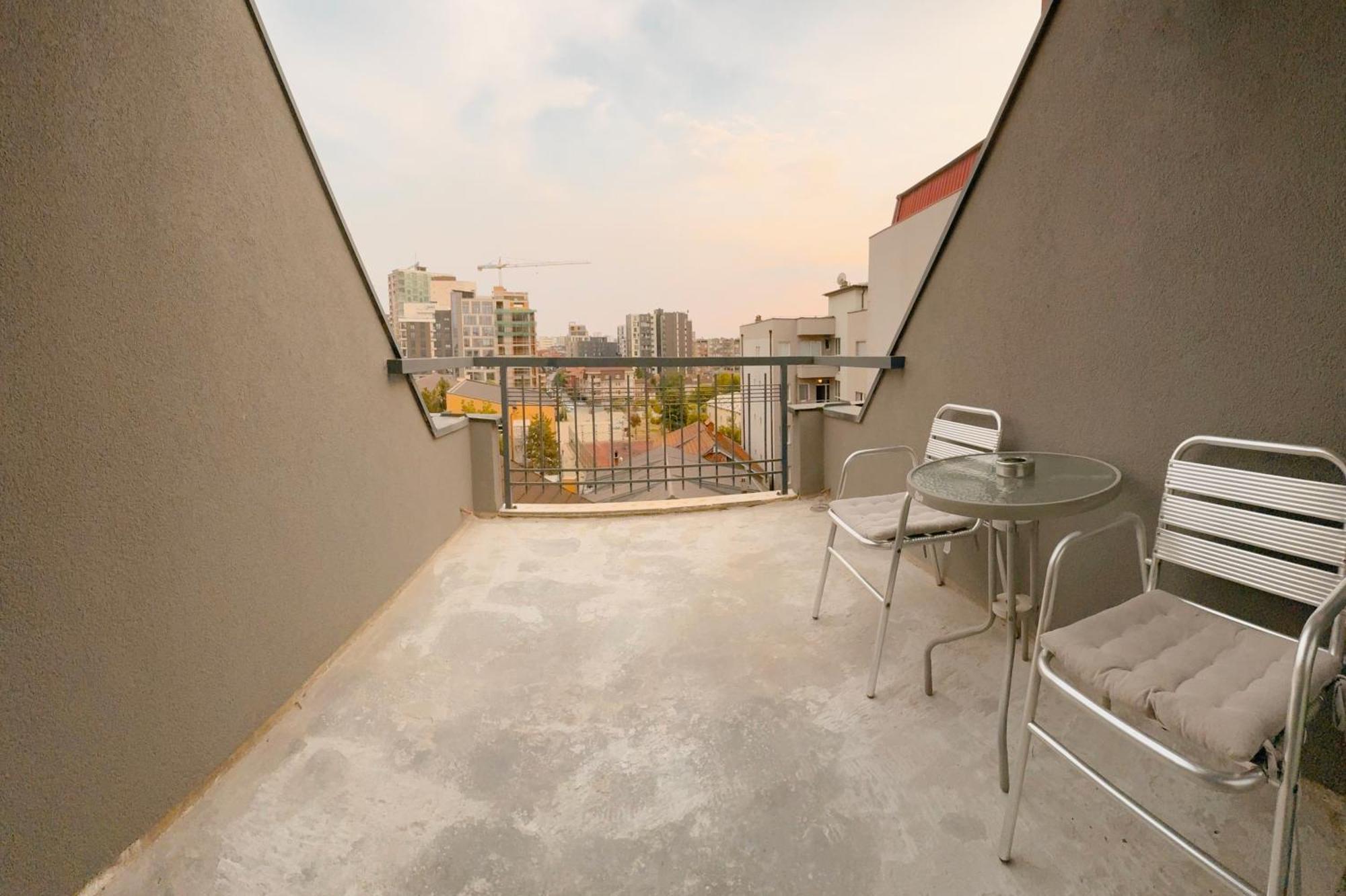 Siera'S Apartment Priştine Dış mekan fotoğraf